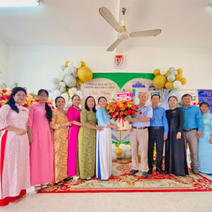 LÃNH ĐẠO XÃ HÀM THUẬN THĂM VÀ TẶNG QUÀ NHÂN KỶ NIỆM 43 NĂM NGÀY NHÀ GIÁO VIỆT NAM (20/11/1982 - 20/11/2025)