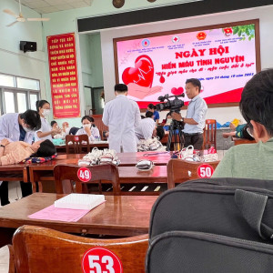 CÁN BỘ, VIÊN CHỨC TRƯỜNG THCS THUẬN MINH THAM GIA HIẾN MÁU TÌNH NGUYỆN