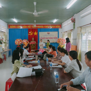 CHI BỘ TRƯỜNG THCS THUẬN MINH TỔ CHỨC KẾT NẠP ĐẢNG VIÊN MỚI VÀ HỘI NGHỊ TỔNG KẾT CÔNG TÁC ĐẢNG NĂM 2025