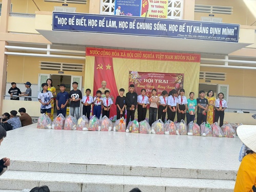 Phong trào nuôi heo đất của CB-GV-NV