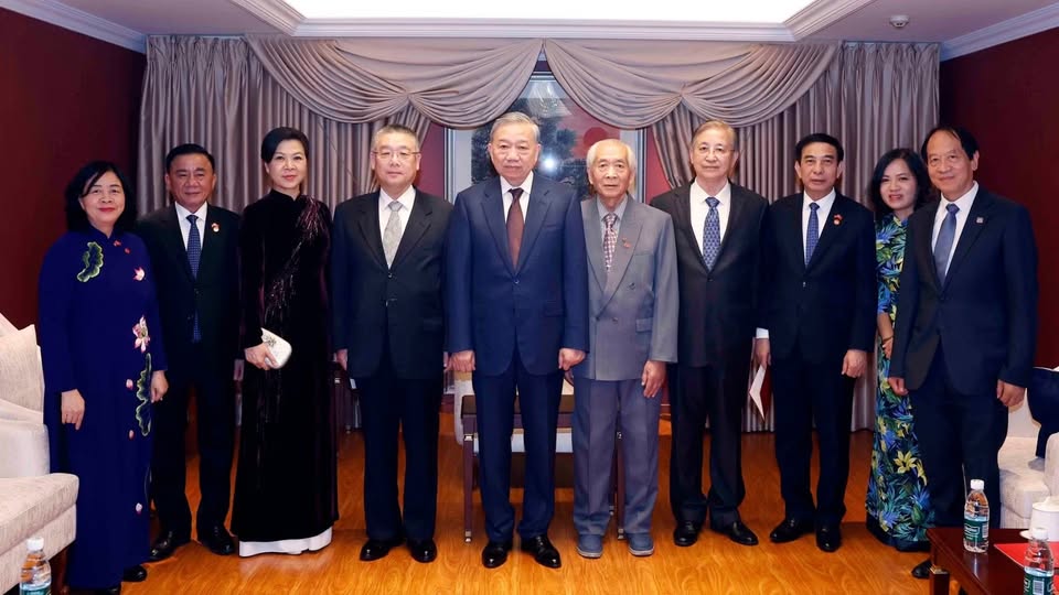 GẶP MẶT THÂN NHÂN CÁC TƯỚNG LĨNH, CHUYÊN GIA, NHÂN SĨ HỮU NGHỊ VIỆT NAM-TRUNG QUỐC